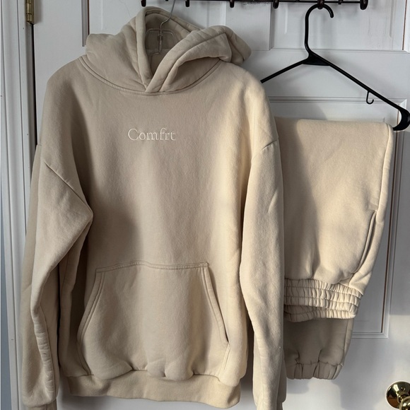 Comfrt Cream Hoodie and Sweatpants Set Size Medium - Picture 3 of 10